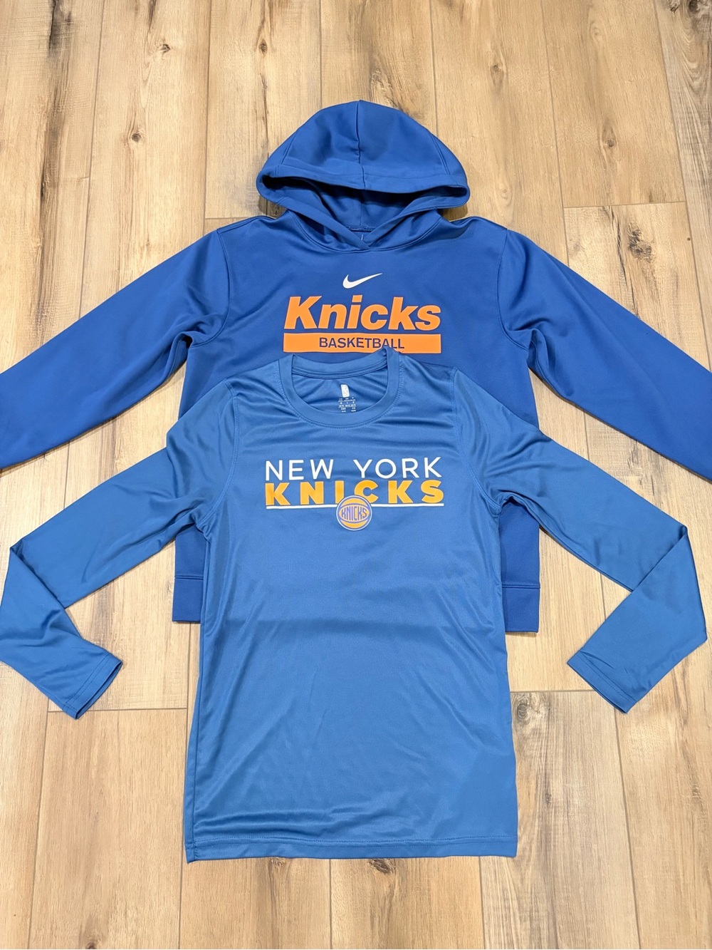 Nike NY Knicks Youth 2-Piece Hoodie Shirt Bundle 14/16 Basketballcore